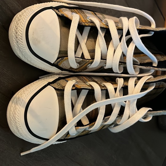 Converse Hightops - Picture 4 of 5